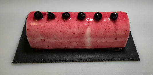 Yoghurt ijstaart met Amarena kersen glaze van Leonardo's IJssalon